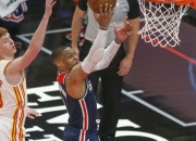 爱游戏入口-老鹰险胜奇才豪取四连胜