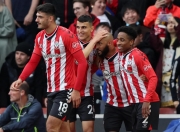 爱游戏体育直播-包含南安普顿主场大胜西布朗，英超保级希望重新燃起的词条