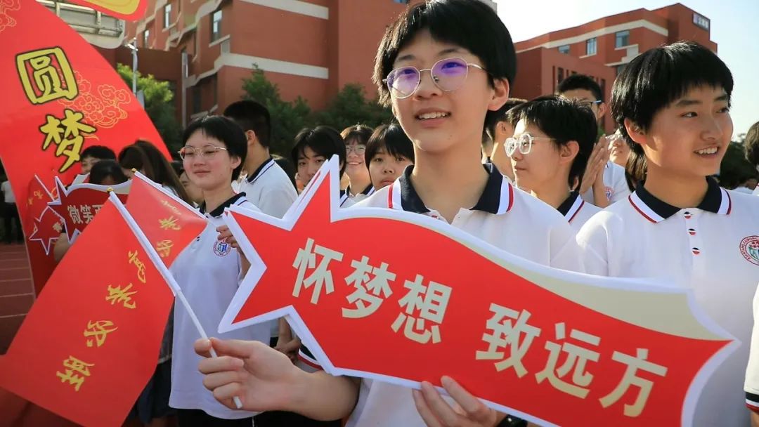 球员个个斗志昂扬,比赛可期的简单介绍 球员个个斗志昂扬,比赛可期的简单介绍