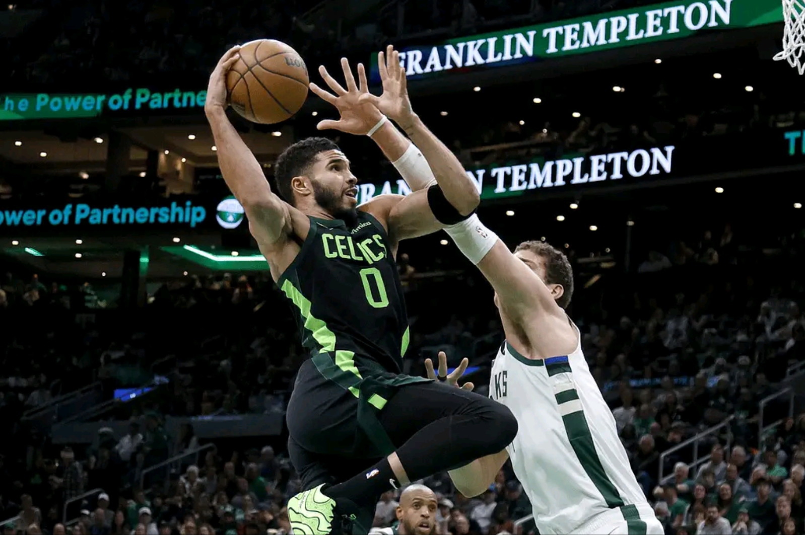 包含凯尔特人队坐拥主场,凭借团队配合夺得宝贵胜利的词条 包含凯尔特人队坐拥主场,凭借团队配合夺得宝贵胜利的词条