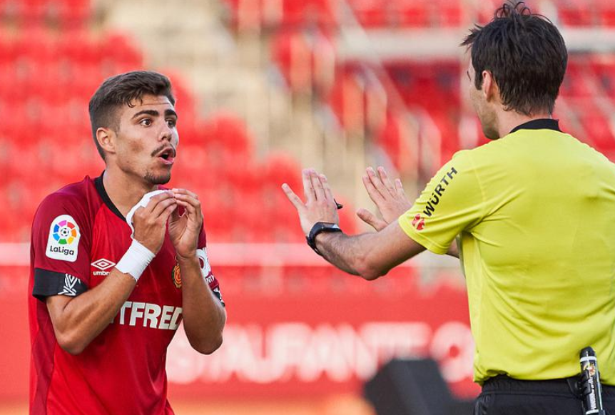 埃瓦尔客场逆袭，意外取得胜利的简单介绍