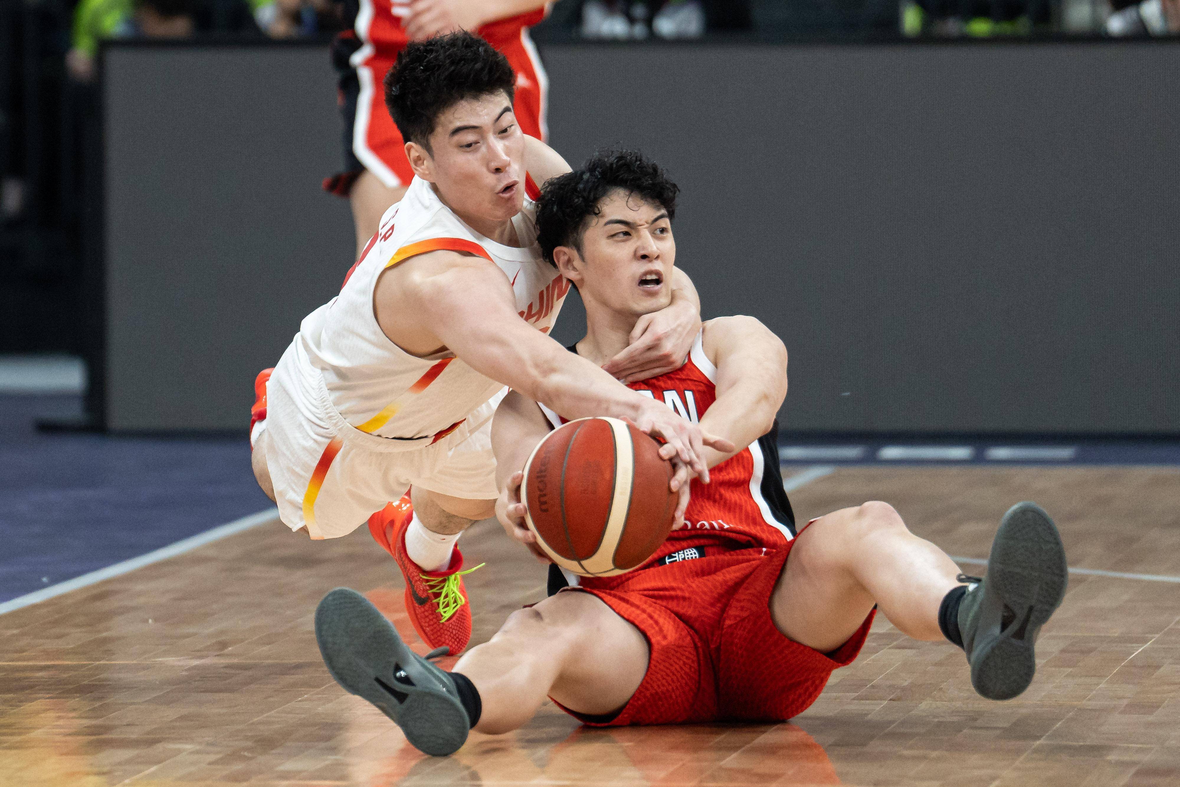 包含亚洲顶尖篮球队大比拼，精彩瞬间引人入胜的词条