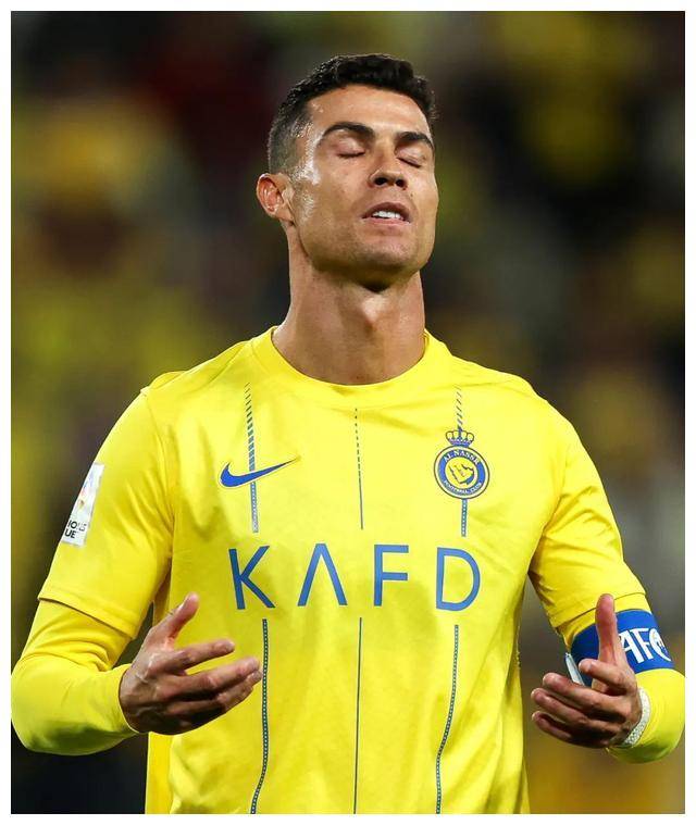 猛龙队携手并肩，在比赛中获得胜利