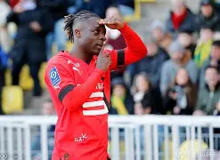 关于马里亚斯梅开二度，为勒克赞提高联赛排名的信息