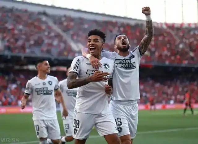 关于逐风者迎战冰川之巅，战术得当压制对手，成为当日焦点的信息