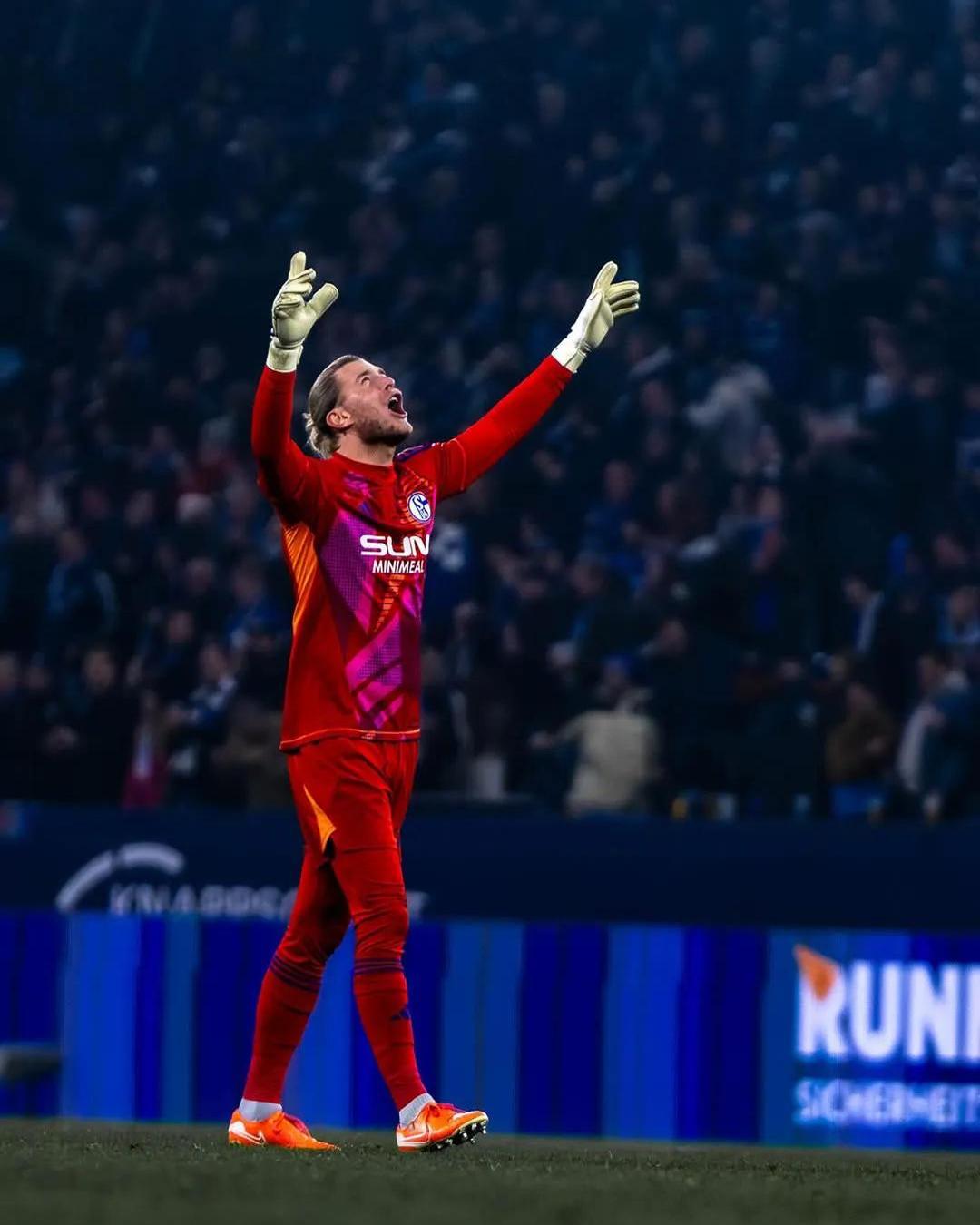 沙尔克下轮比赛确定首发，全队备战