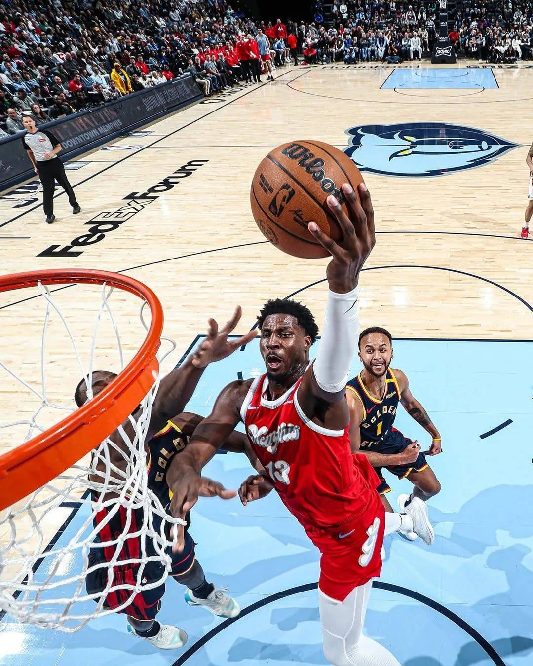 猛龙豪胜灰熊:洛瑞得分不俗 猛龙豪胜灰熊:洛瑞得分不俗