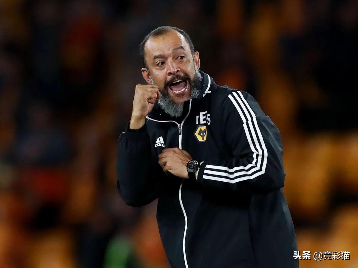 关于狼队前锋表现糟糕，备受主帅批评的信息