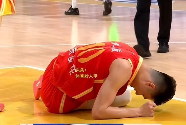 急诊室里的队员:CBA球员受伤的真相! 急诊室里的队员:CBA球员受伤的真相!