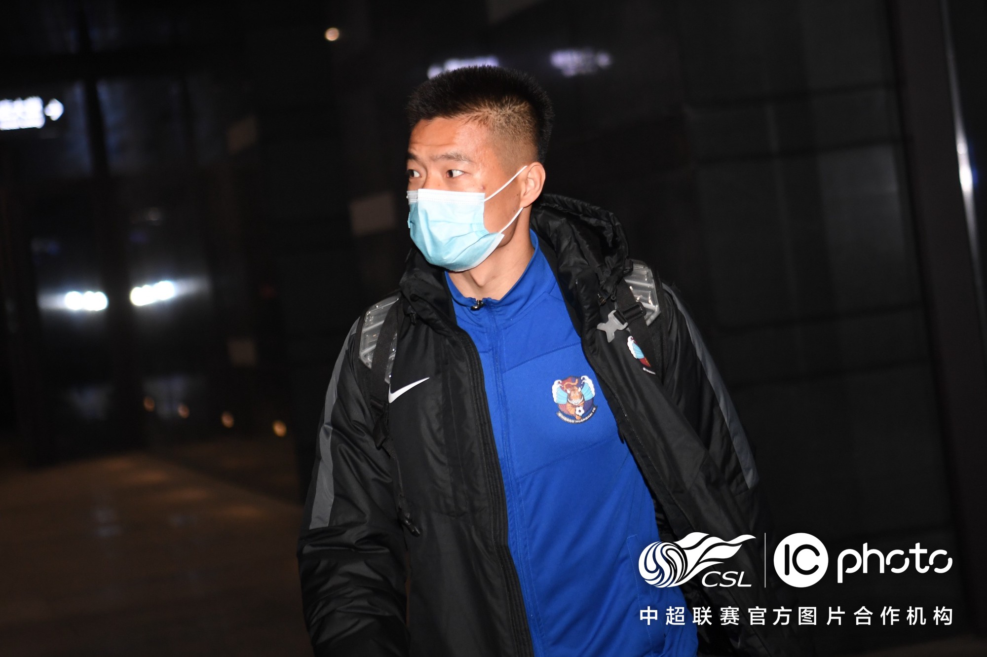 包含全力以赴！球队团结一心，势要拼尽全力的词条