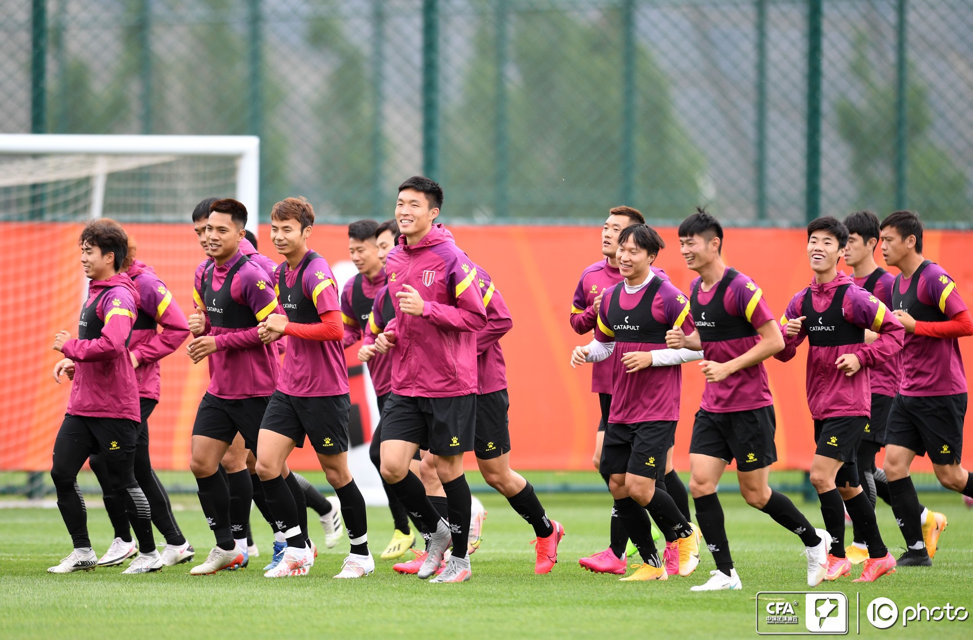 包含全力以赴！球队团结一心，势要拼尽全力的词条