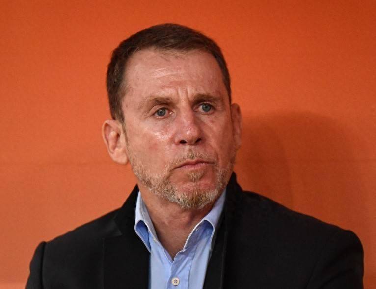 职业球员心态崩溃，队友默契失调