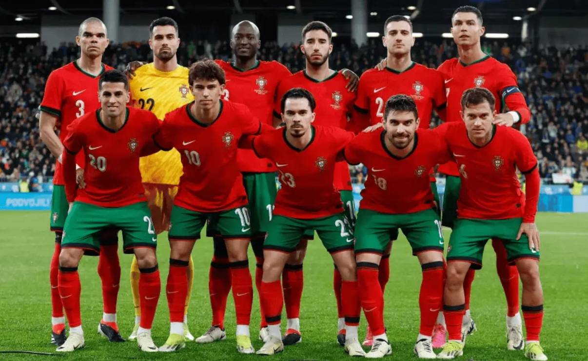 关于巨人之争,欧洲足球狂欢盛会再度崭露头角的信息 关于巨人之争,欧洲足球狂欢盛会再度崭露头角的信息