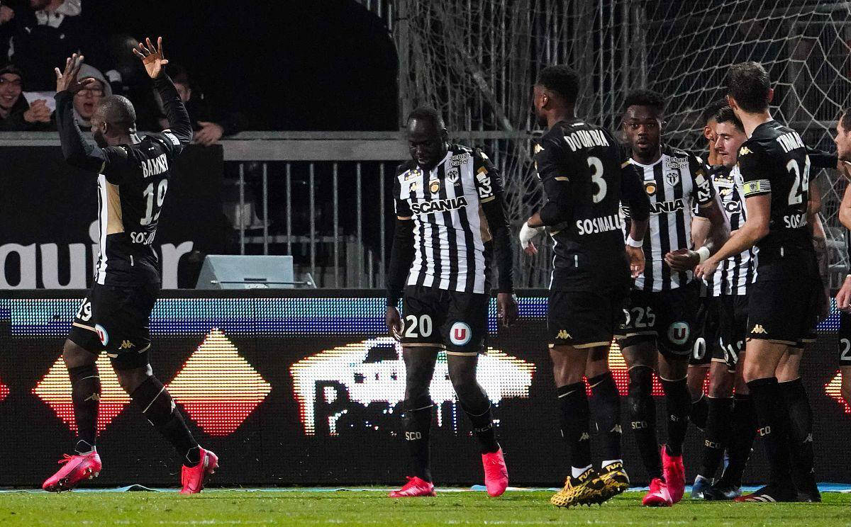 圣埃蒂安主场失利，排名滑落的简单介绍