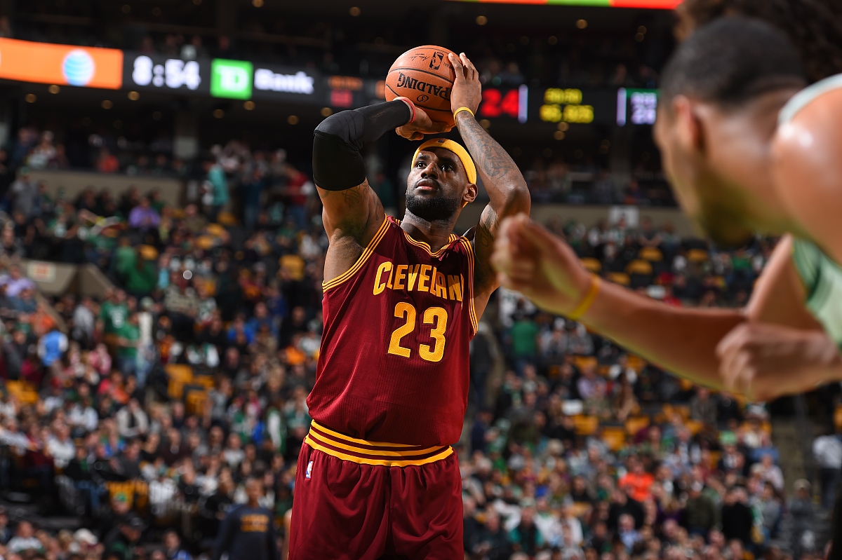 球员在场上展现出了惊人的实力 球员在场上展现出了惊人的实力