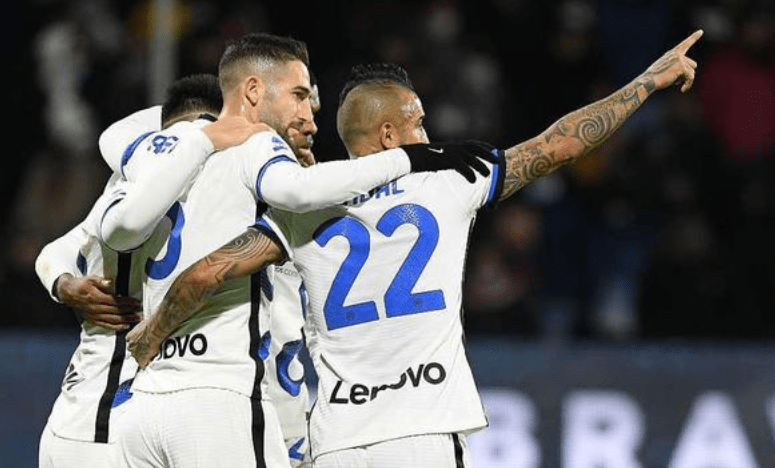 波兰中锋梅开二度,帮助球队逆袭 波兰中锋梅开二度,帮助球队逆袭