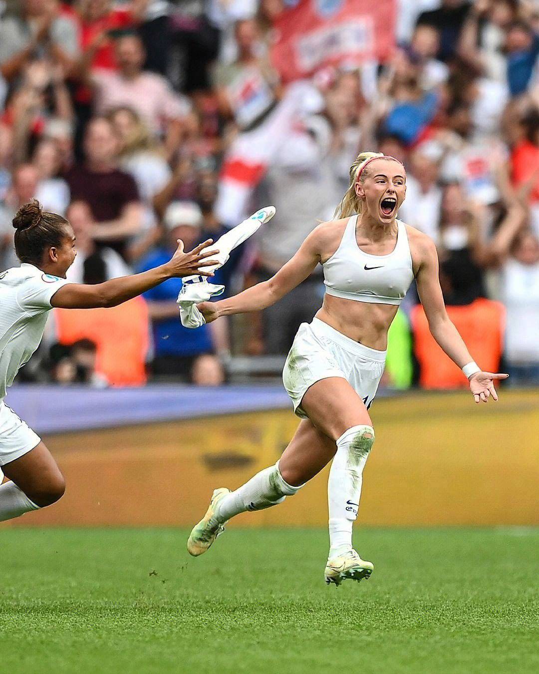 精彩对决！世界名校杯女足赛，英格兰对法国