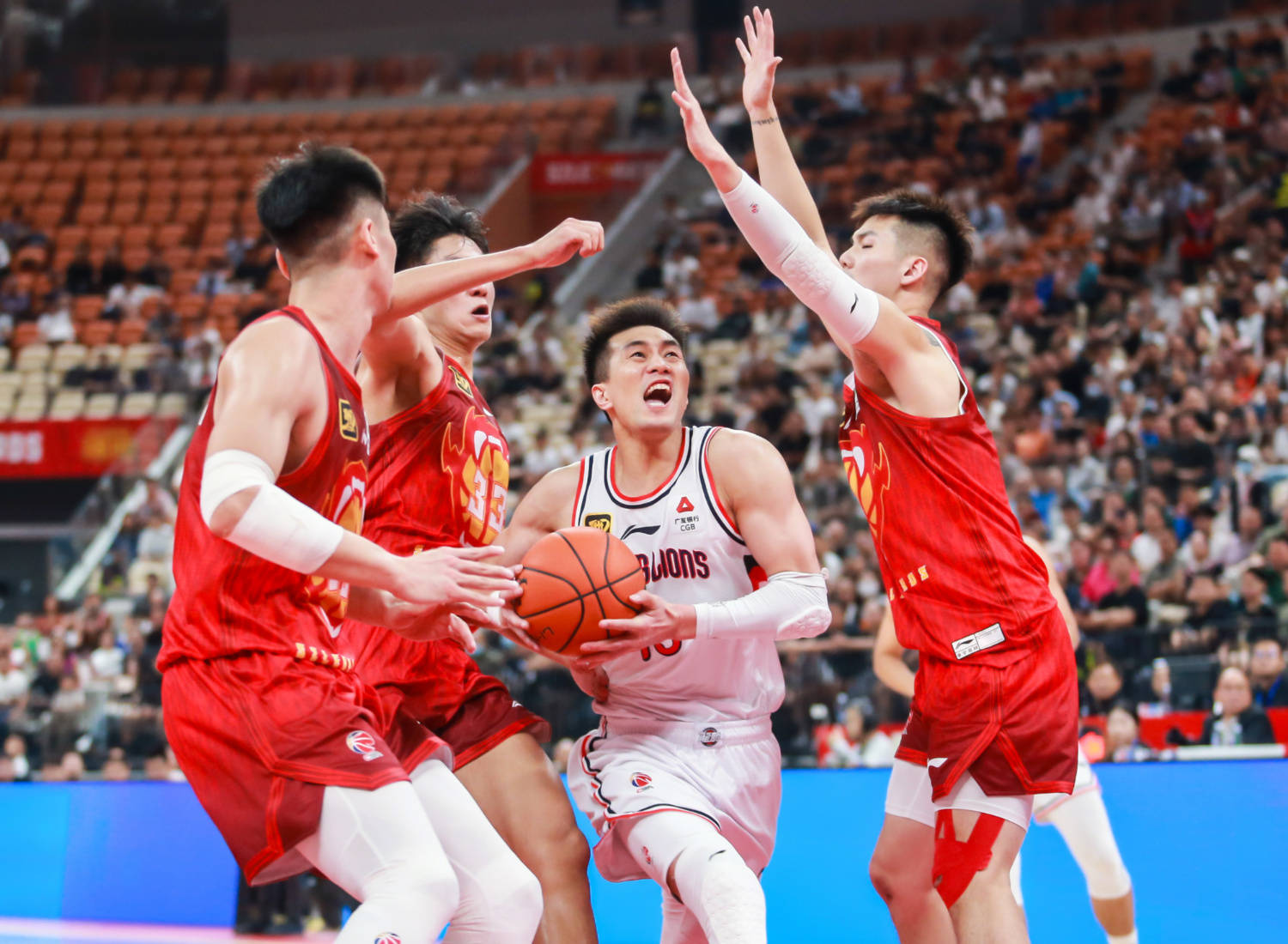 广州队客场惨败山西，遭遇连败