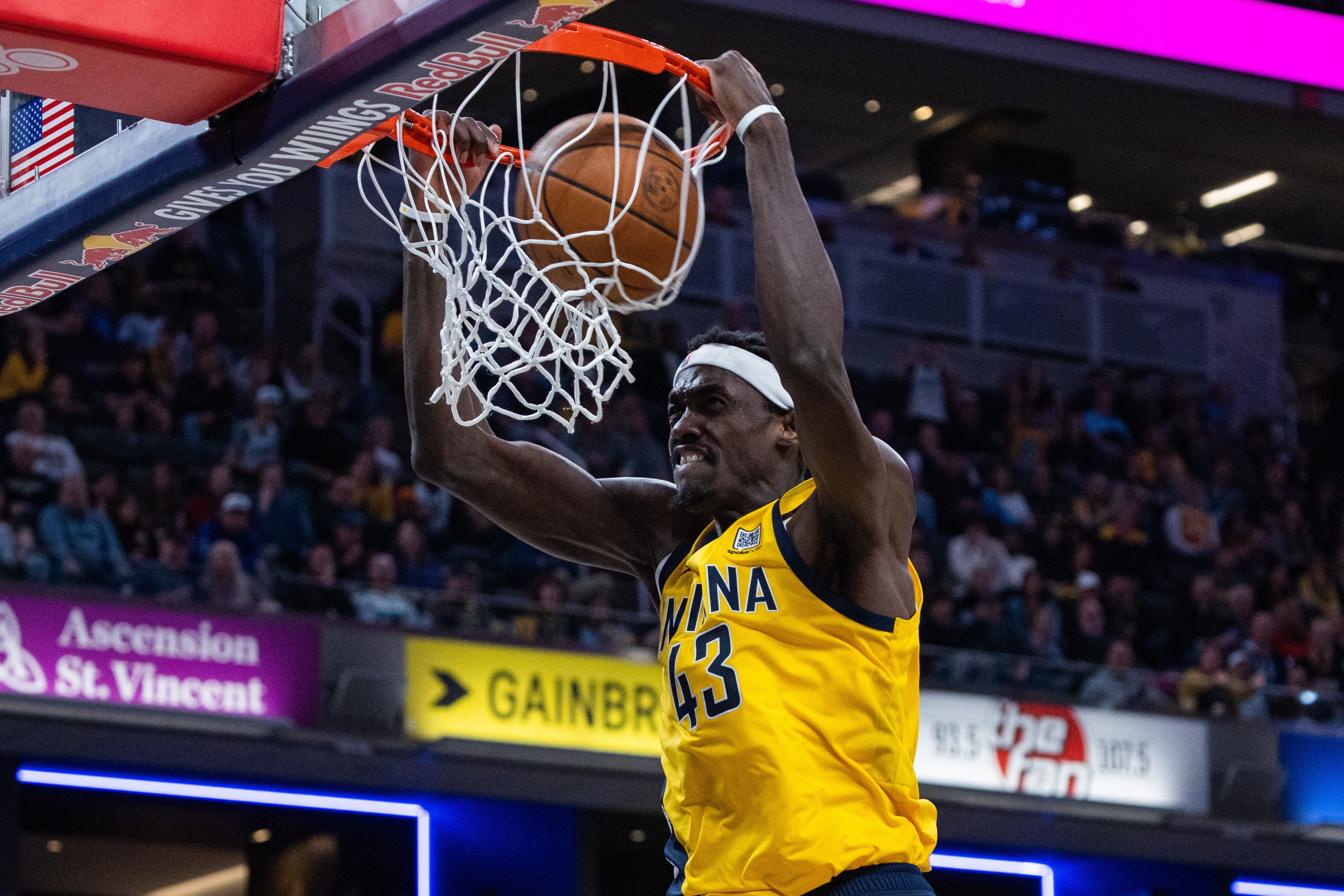 猛龙客场擒掘金,西亚卡姆发挥出色 猛龙客场擒掘金,西亚卡姆发挥出色