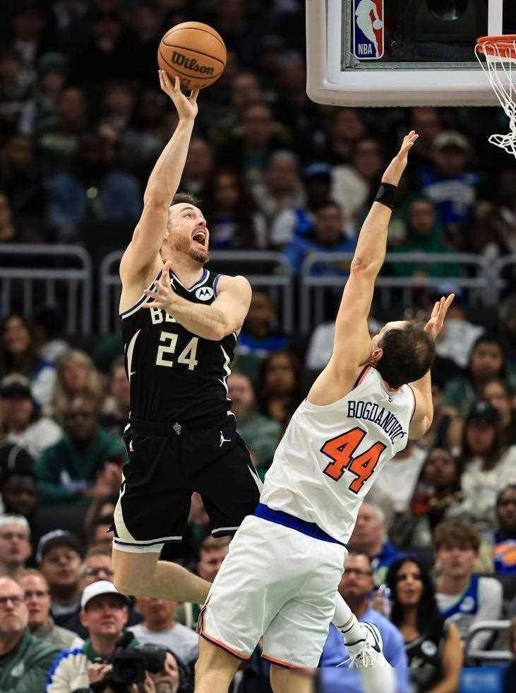 包含雄鹿再胜尼克斯，取得三连胜的词条