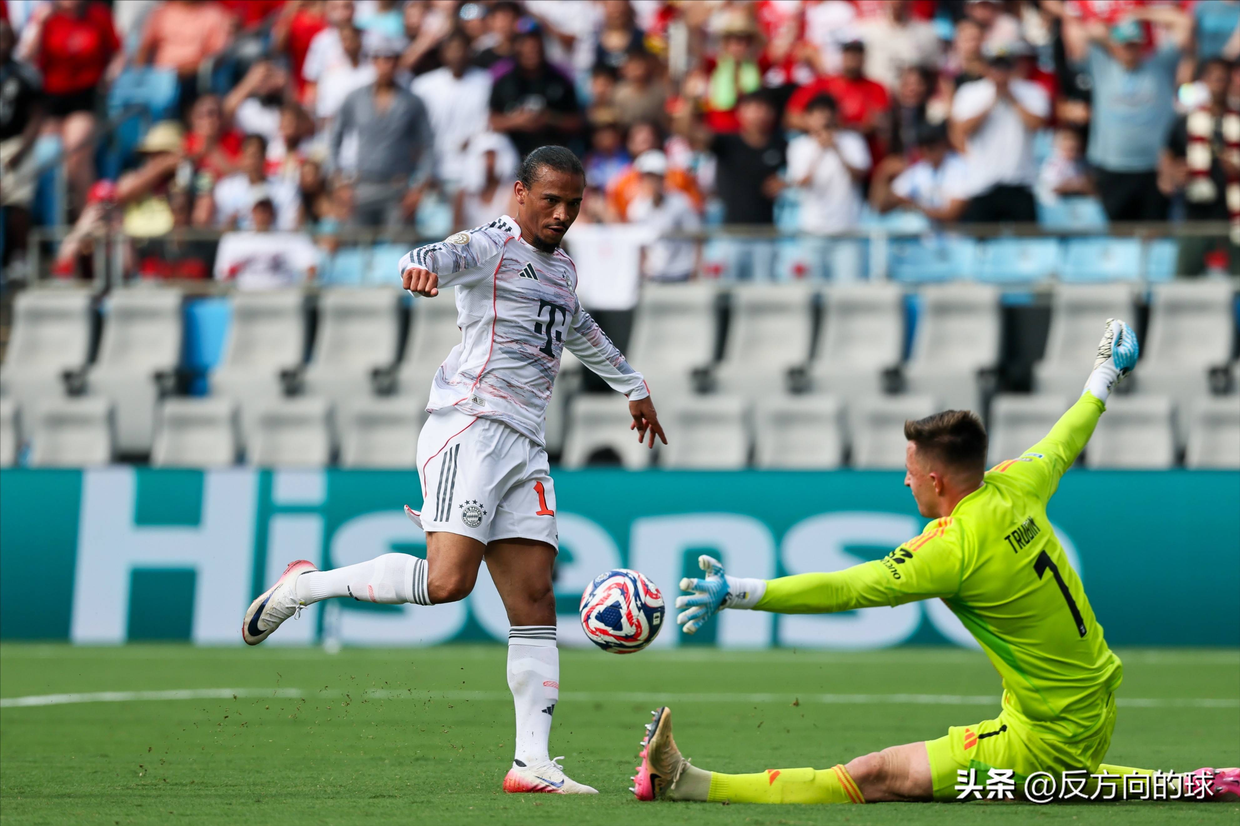 包含拜仁慕尼黑惊险淘汰阿贾克斯，挺进欧洲足球锦标赛四分之一决赛的词条