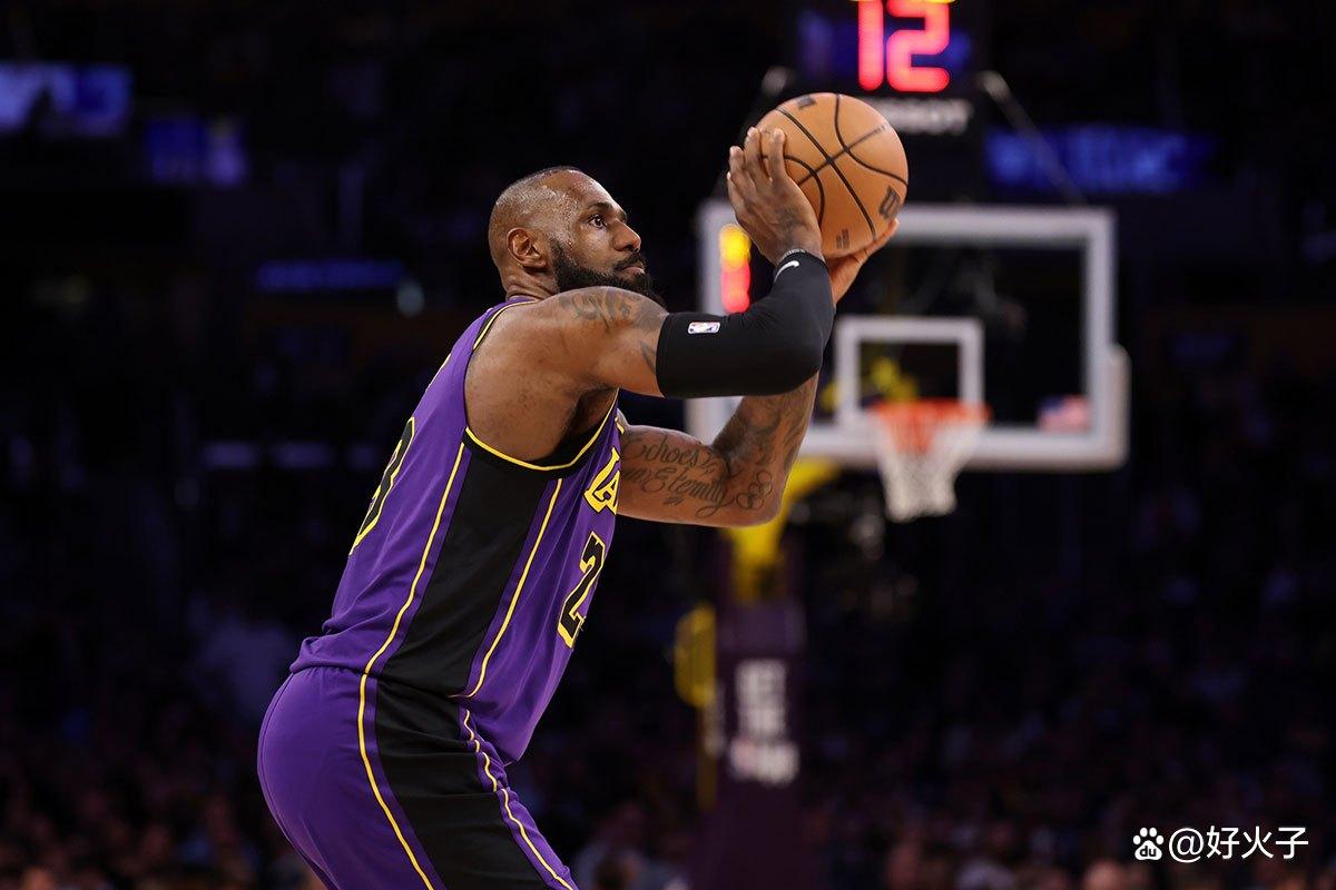 詹姆斯领衔,火箭队取得胜利 詹姆斯领衔,火箭队取得胜利