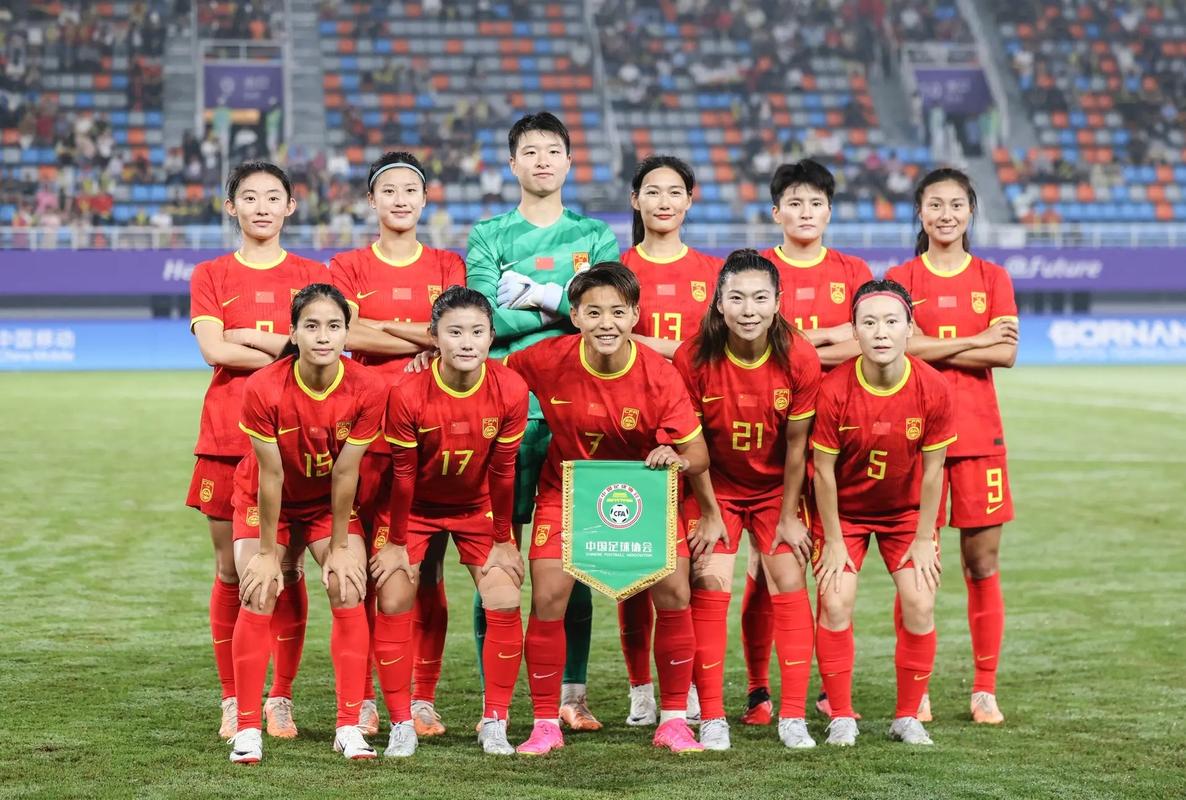 包含多国球队争锋摆阵：女足冠军赛火热展开的词条