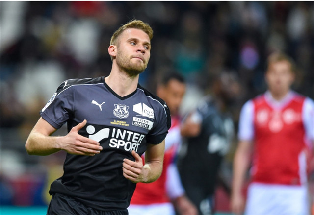 包含亚眠在法甲积分榜上攀升，保级希望增加的词条