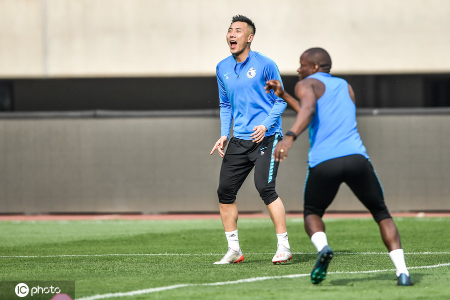 大连一方中锋积极备战下轮比赛 大连一方中锋积极备战下轮比赛