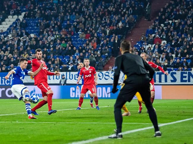 沙尔克客场告捷，克星之战取胜