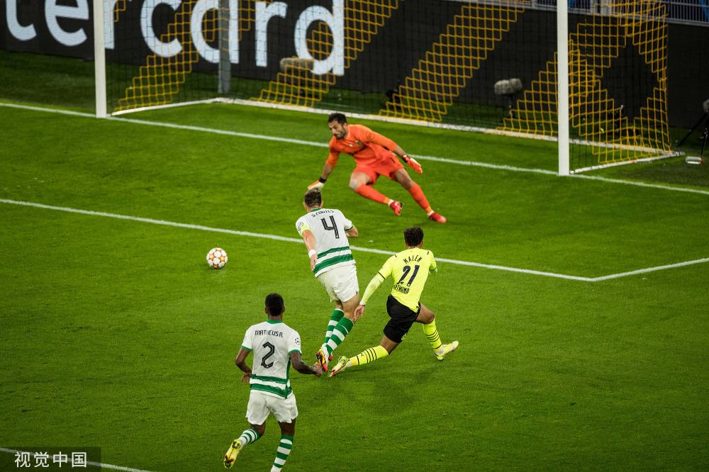 包含瑞士国脚助多特蒙德连胜，攀升积分榜的词条