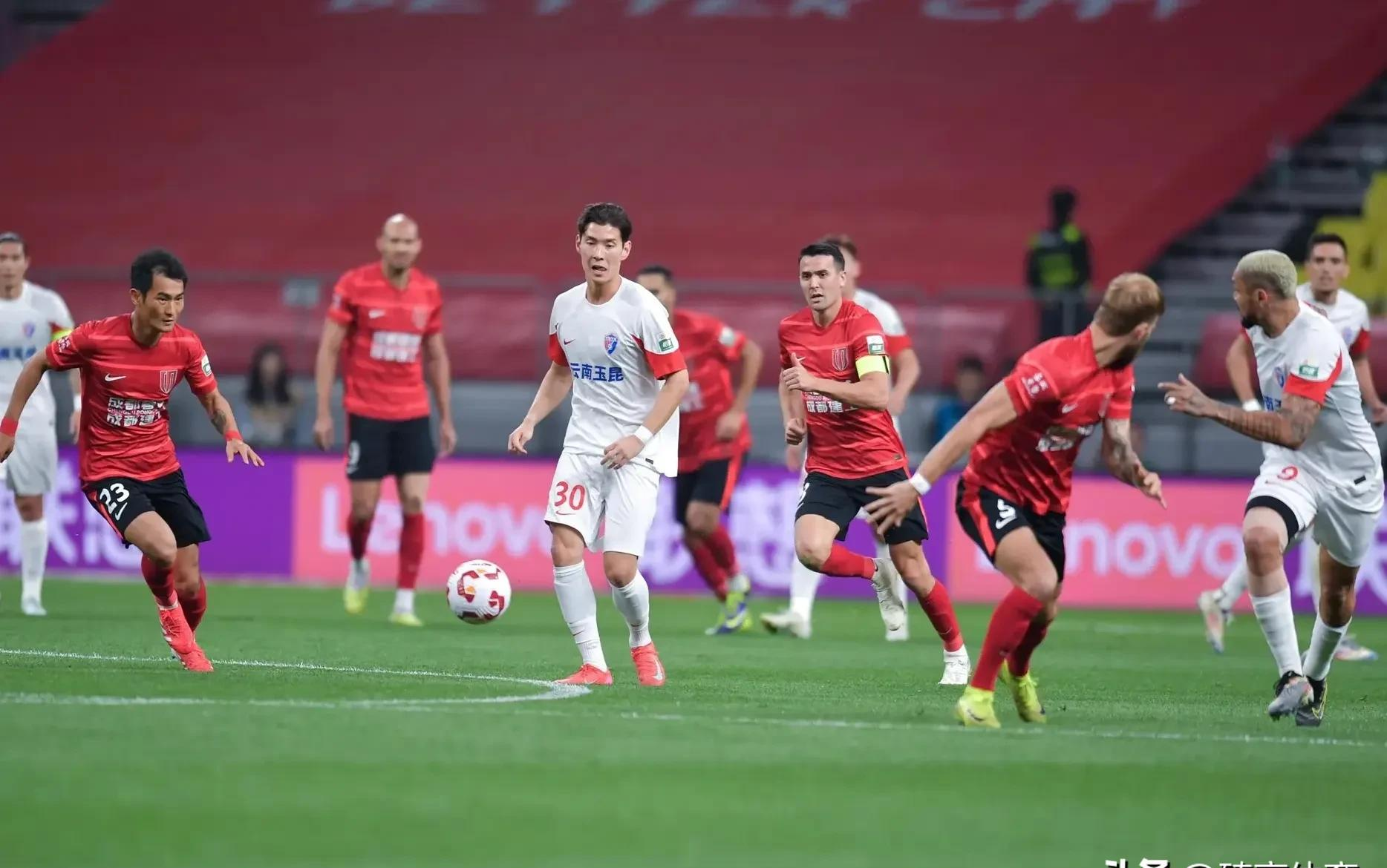 足球赛事风云无解,豪门球队争夺角逐 足球赛事风云无解,豪门球队争夺角逐